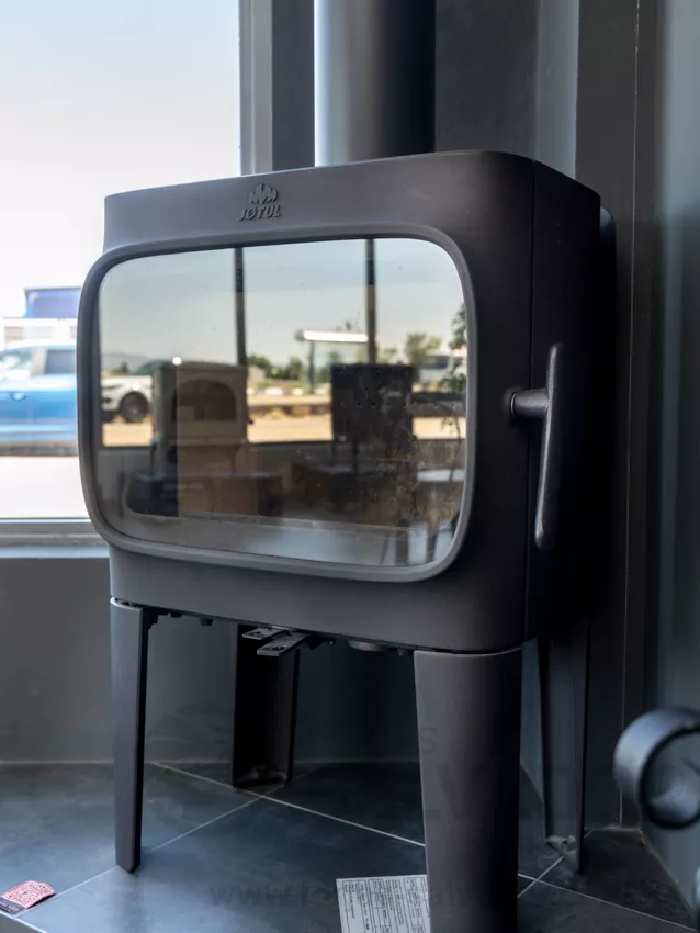 Puede ver Jotul F305 LL en nuestro showroom.
